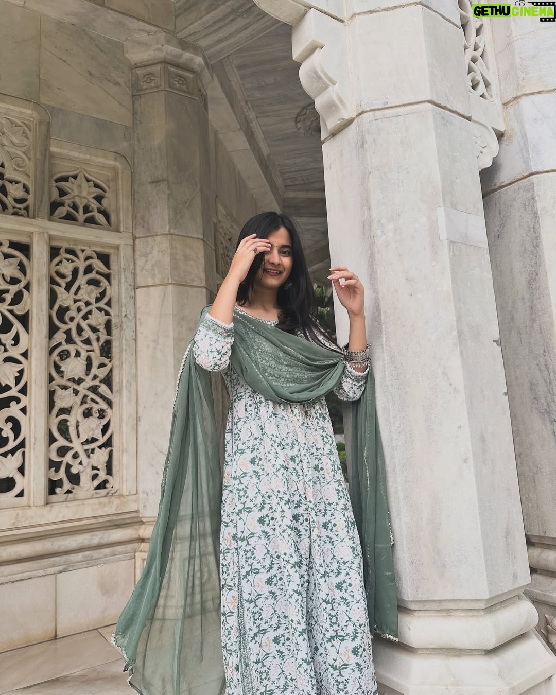 Kairavi Dayal - 17.4K Likes - 🌻📒✨💛🎗️

#explorepage #explore
