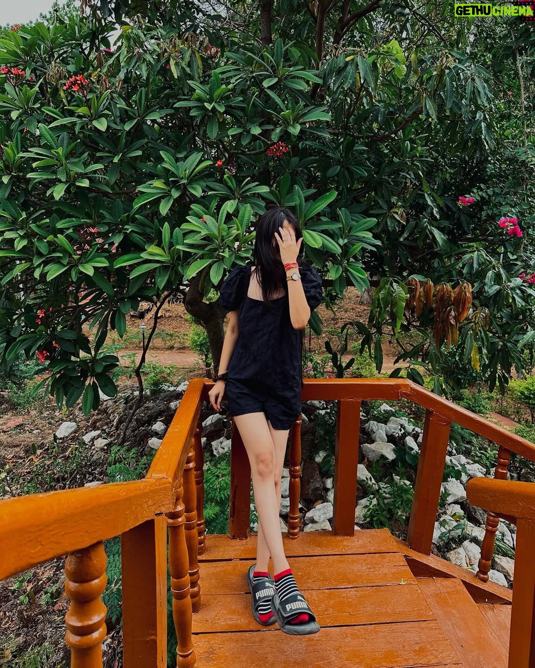 Kairavi Dayal - 14.7K Likes - Slippers twice my size? Yessir.
