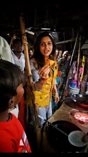 Kajal Nishad Instagram - चलिए समोसा की दुकान पर पूछते हैं। @kajal_nishad #trending #virelvideo #virelpost