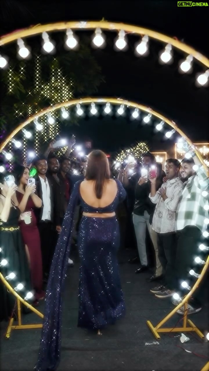 Kajalvp - 7.4K Likes - Felt like a star 💫 

Outfits @keenly.sewed 💕
Thanks a lot for bringing my vision to reality @kunalghumarefilms @thekaustubhdere ❤️❤️