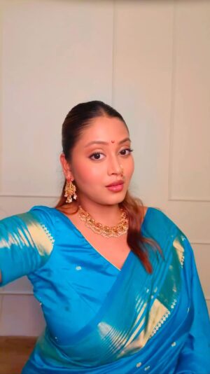 Kajalvp Instagram - Serving glam⦠with a dash of ą¤®ą¤°ą¤¾ą¤ ą„ sass
Products used
Concealer @maybelline_ind age rewind eraser shade caramel & @benefitindia boing shade loves it
Foundation @charlottetilbury shade warm chaud
Loose powder @maybelline_ind fit me shade 25
Eye shadow @reachedmars Mumbai & @hudabeauty nude
Blush @reachedmars coral sorbet
Contour @nudestix
Lip liner @kaybykatrina fame
Lipstick @nykaacosmetics chai
Lip gloss @maybelline_ind topez