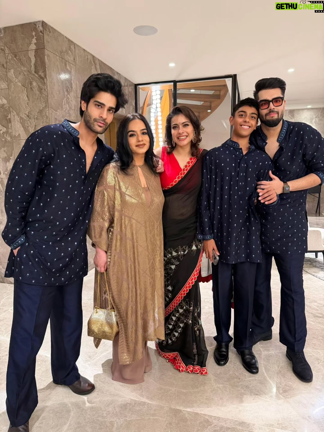 Kajol - 1.3 Million Likes - Life is a cycle. Day before was Diwali and was the beginning of something and the end of something else. All we can say is that life is all about family and all about love. Om shanti shanti to one and all🙏
#HappyNewYear
