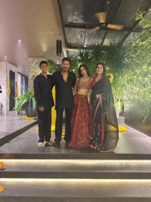 Kajol Instagram - Life is a cycle. Day before was Diwali and was the beginning of something and the end of something else. All we can say is that life is all about family and all about love. Om shanti shanti to one and all🙏
#HappyNewYear