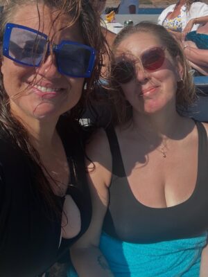 Kakan Hermansson Instagram - Ångrar att jag sa att jag ville åka hem, jag vill tillbaka till @portomyrinabyplayitas med mitt gäng. Min snälla och gulliga sekt, tack för denna svettiga vecka. Aldrig ätit så mycket, buffé jämt och ständigt. Knäpptyst, inte en kvinna som öppnade munnen. I love you @sondlozapata ❤️ vi e så bra på detta