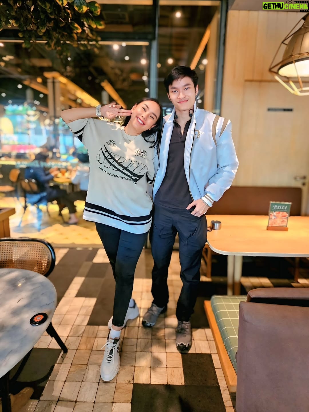 Kalina Ocktaranny - 107.8K Likes - Birthday lunch with donatur @estelersultanmamakalina 🥰🤗

#MomAndSon 

❤️
Mama