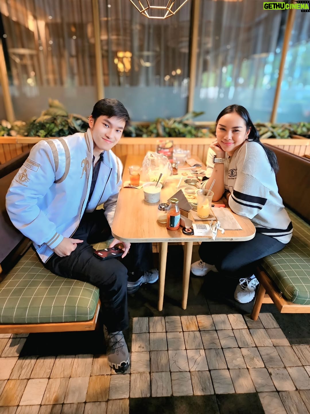 Kalina Ocktaranny - 107.8K Likes - Birthday lunch with donatur @estelersultanmamakalina 🥰🤗

#MomAndSon 

❤️
Mama