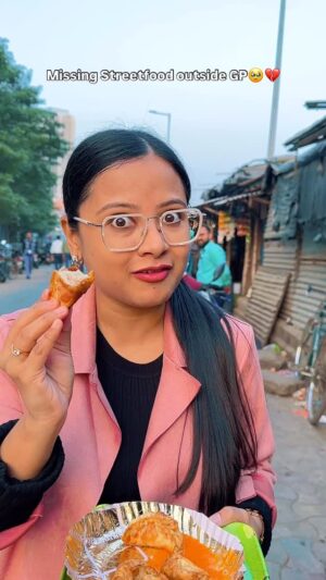 Kamalika Dey Instagram - Nostalgia hits hard š« Missing street food and jhups adda outside TCS Gitanjali Park š„¹