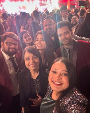 Kamalika Dey Instagram - Jar design kora dress puro Bollywood theke Hollywood e chole š Thrilled to meet the iconic @sabyasachiofficial on New Yearās Eve! ā¤ļø Cheers to a brand New Year and a blank page waiting to be filled! May this year be your most epic one yet!
.
#newyearvibes #happynewyear #welcome2025