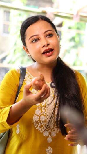 Kamalika Dey Instagram - Tomrao ki smart? Tahole kenakati korar somoy smart choice tao korte hobe kintu.
Aashirvaad iodised salt - 1KG 200g FREE. Value and quality aksathe.
#ad #SmartCustomerSmartChoice #AashirvaadIodisedSalt #200gmFree #viral #funny #comedy
