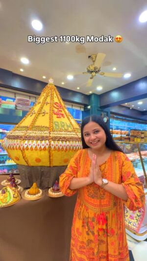 Kamalika Dey Instagram - Ganpati Bappa Morya šš»ā¤ļø Ganesh Chaturthi Special Worldās Biggest Modak in Kolkata š
Location: @balaram_mullick