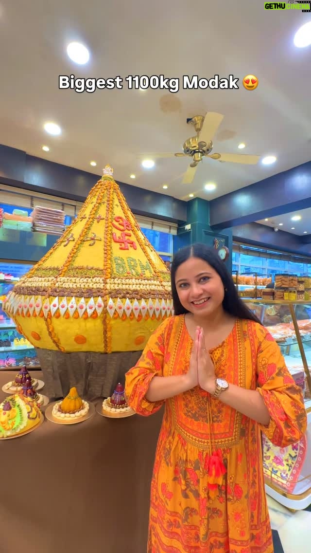 Kamalika Dey - 10.3K Likes - Ganpati Bappa Morya 🙏🏻❤️ Ganesh Chaturthi Special World’s Biggest Modak in Kolkata 😍 
Location: @balaram_mullick