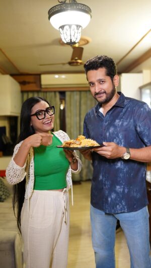 Kamalika Dey Instagram - Without invitation Biryani kheye elam Parambratar bari gie š
Do watch the movie Shibpur and Biye Bibhrat ā¤ļø
@parambratachattopadhyay @infinite_ideas_official
.
#viralreels #reelsviral #biryani #foodyybangali