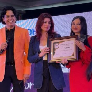 Kamalika Dey Instagram - Received the āMost Popular Digital Creatorā award from Twinkel Khanna ā¤ļø and Aman Yatan Verma. Thanks @inifdsaltlakekolkata .
Wearing @goindrilaofficial
Makeover @swagatas_makeup_mantra