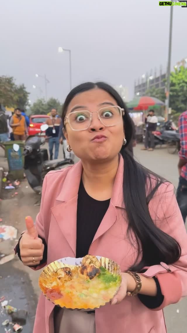 Kamalika Dey - 65.8K Likes - Kolkata’s one of the BEST Litti 😍 ₹25 per plate. 
📍 Location: Outside TCS Gitanjali Park, Newtown.

#viral #streetfood #kolkata 

Kolkata Street food, Hidden Gem, viral street food