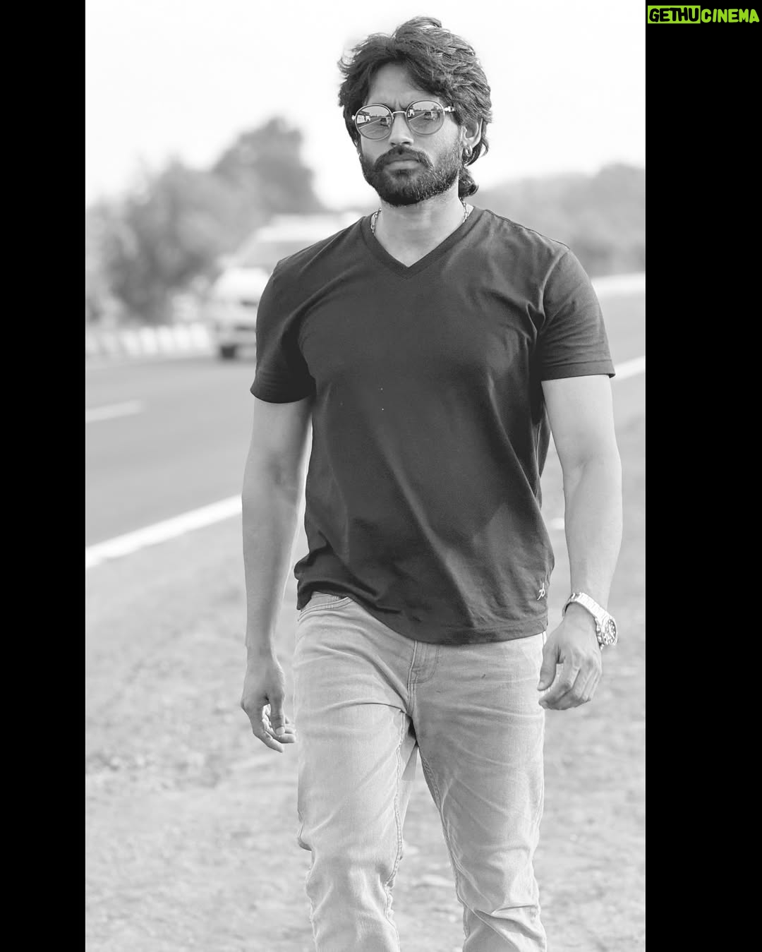 Kamarudin K - 14.5K Likes - On my Way? 🖤

#vijaytelevision #mahanadhikumaran #vijaytv #tamil #biggboss #biggbosstamil #vijaytvserial #supersinger #tamilcinema #thalapathy #love #mahanadhiserialvijaytv #vijaytvshow #tamilserial #vijay #trending #tamilactress #kollywood #tamilstatus #chennai ##tamilmemes #instagram #dhanush