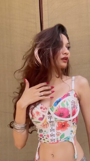 Kamya Vasa Instagram - पागल ho jaaoge 🤭💘
.
.
.
.
.
.
.
.
.
.
.
.
.
.
.
.
.
.
.
.
.
.
.
#reels #reelsinstagram #instagram #bts #outfit #fits #summer #summerfit #instagood #explore #explorepage #foryou #foryoupage #fyp #songs #lotsoflove #blessed