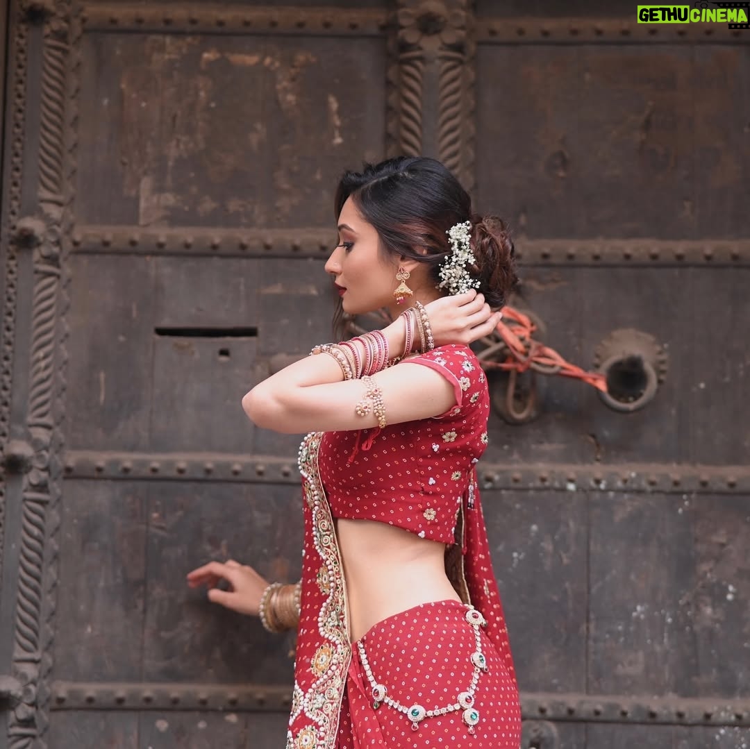 Kamya Vasa - 10.5K Likes - डरता जहाँ उनसे , वो हमसे डरते..🥀

📷- @mahadev_photography1921 
MUA- @nehallmakwana 
.
.
.
.
.
.
.
.
.
.
.
.
.
#explore #fyp #blessed