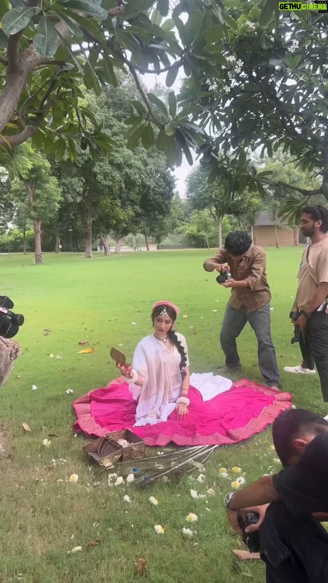 Kamya Vasa - 5.2K Likes - bts with @shericircle.garba ✨
Nine nights of therapy for the soul...Twirl into the magic..✨
.
.
.
.
.
.
.
.
.
.
.
.
.

#explore #fyp #foryou #foryoupage #navratrivibes #garba #bts #behindthescenes #radha #krishna #traditional #explorepage #instagram #instagood  #lotsoflove #blessed