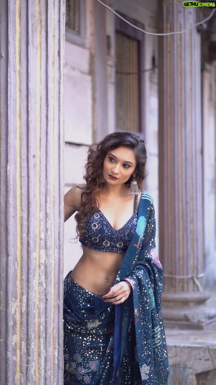 Kamya Vasa - 7.3K Likes - बदन पे सितारे लपेटे हुए✨ @zarijaipur ✨

Hey Ahemdabad !
Get ready for 'The ZARI Showcase' by Zari Jaipur! From stunning sarees to lehengas, co-ord sets, and festive wear—there’s something for everyone. 

Also, Amaira Jewels, known for their exclusive polki and jadau jewellery, are here for the first time! 

Join us at MondeCristo Banquet from the 13th - 15th November for the ultimate ethnic shopping experience. 

Don’t miss out!

🎥 - @picturesbysv / @shivphotographystudio 
MUA- @_nehal_makwana 
.
.
.
.
.

.
.
.
.
.
.
.
.

.
.
.
.
.

#reels #reelsinstagram #istagram #outfits #designer #saree #jaipur #shine #sequencesaree #zari #zarijaipur #blue #instagood #explorepage #wxplorepage #foryou #fyp #lotsoflove #blessed