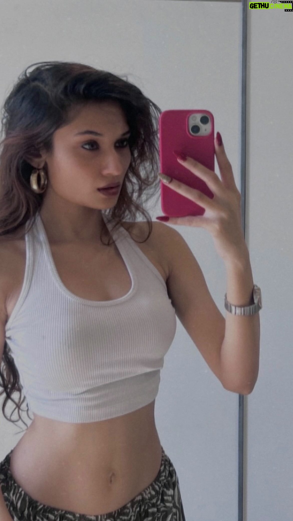 Kamya Vasa - 6.8K Likes - गिले न हों भी तो, हैरानियाँ तो होती हैं 🤍..
.
.
.
.
.
.
.
.
.
.
.
.
.

.
.
.
.
.
.
.
.
.
.
.
.
.

#explore #fyp #instagram #explorepage #foryou #talhaanjum #song #instagood #fits #basic #morningrituals #dhh #desihiphop #lotsoflove #blessed