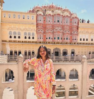Kanak Gupta Instagram - Jaipur is a blushing bride draped in pink, dancing in our dreams while the peacocks sing. We warily sipped ‘fresh’ buffalo milk in a Krishna temple.❤️ @kanakgupta22 

#explore #photo #photography