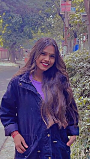 Kanak Gupta Instagram - Hasi..!!🫣❤️ @kanakgupta22 #kanakgupta22 #explorar #insta #instagram #instagood #less #viralvideos