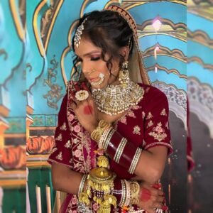 Kanak Gupta Instagram - @kanakgupta22 

Make up by:- @soniyamakeover__hairstyle

#less #instagood #instagaram #photoshoot #photo