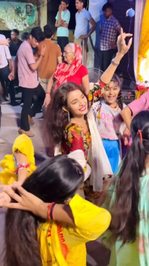 Kanchan Patwa Instagram - Bhola nyu matke 🕉️🔱🙏❤️💃
@kanchan_patwa @kanchanpatwa2025