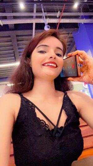 Kanchan Patwa Instagram - Dil de diya 😘🖤💫
@kanchan_patwa @kanchanpatwa2025