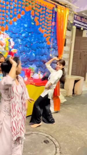 Kanchan Patwa Instagram - Maane na chhedo ji nandlaal 🪈🦚🙏❤️💫 @kanchan_patwa @kanchanpatwa2025