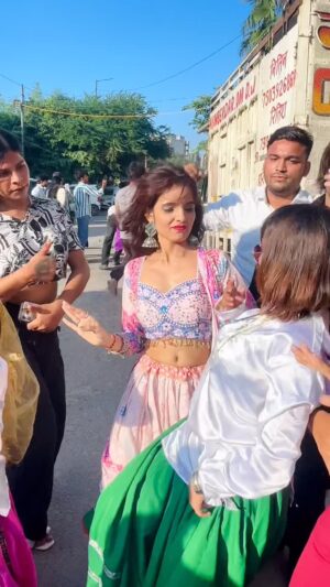 Kanchan Patwa Instagram - Dance with @manishadancer01 apko kesi lagti hai 😍❤️💃 (part-2)
@kanchan_patwa @kanchanpatwa2025