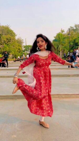 Kanchan Patwa Instagram - Piche Gabbar ko dekho 😍❤️💃
@kanchan_patwa @kanchanpatwa2025