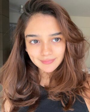 Kanchi Bhansali Instagram - I love clicking selfies
