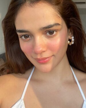 Kanchi Bhansali Instagram - I love clicking selfies