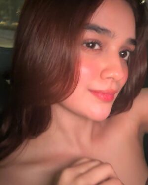 Kanchi Bhansali Instagram - I love clicking selfies