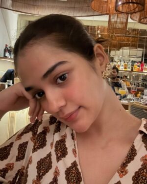Kanchi Bhansali Instagram - I love clicking selfies