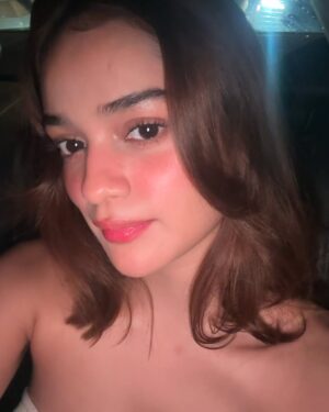 Kanchi Bhansali Instagram - I love clicking selfies