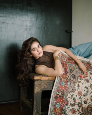 Kanchi Bhansali Instagram - shot by @bharat_rawail 🤍
make up & hair by @hues.nhairbykj
styled by @henna.akhtar
