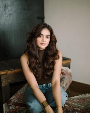 Kanchi Bhansali Instagram - shot by @bharat_rawail 🤍
make up & hair by @hues.nhairbykj
styled by @henna.akhtar