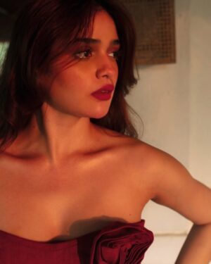 Kanchi Bhansali Instagram - shot by @ridgefernandes
mua @kiiiaaa.___
hair @preetbmakeup
wearing @summeraway
location @thechlorophyllestate