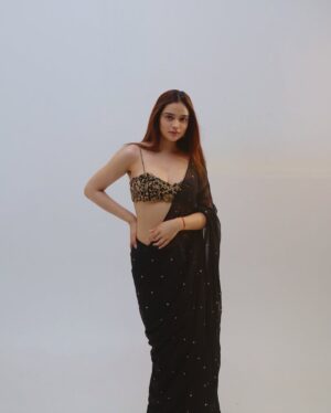 Kanchi Bhansali Instagram - shot by @mrinmaiparab
mua @makeupbybhakthi
hair @preetbmakeup
wearing @houseofhiya