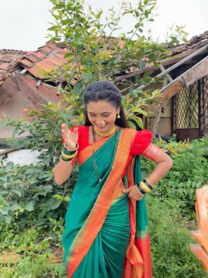 Kanchi Shinde Instagram - Aaj cha rang hirva💚
