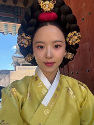 Kang Hanna Instagram - 오늘은 폭셰데이👸🏻

#폭군의셰프 #BonAppetitYourMajesty