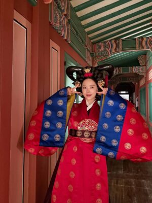 Kang Hanna Instagram - 벌써 마지막이라니.. 끝까지 함께 해주실거죠?🫶🏻

#폭군의셰프 #BonAppetitYourMajesty