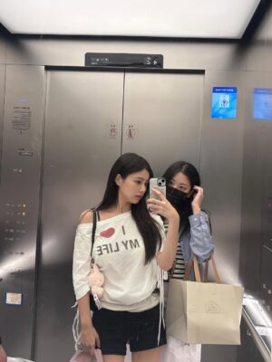 Kang Hye-won Instagram - 🪞🤳📸👀 모음