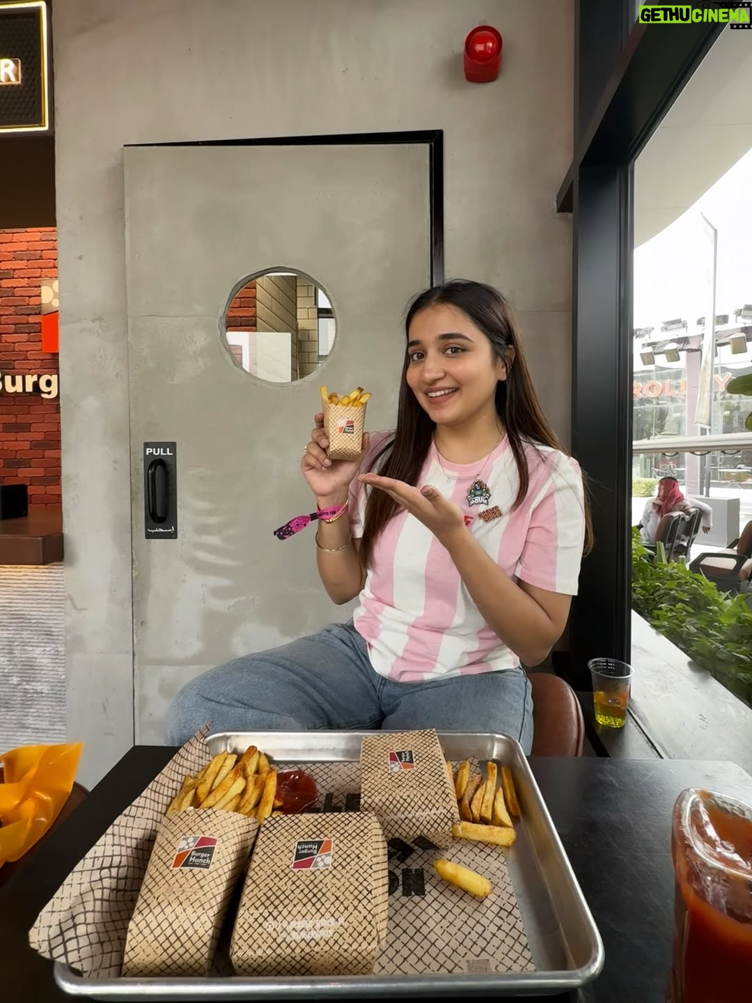 Kangan Khandelwal - 42.9K Likes - 💖☀️☕️
P.S. Its 43 degrees here 🙆🏻‍♀️
#lifeofk #travel #riyadh