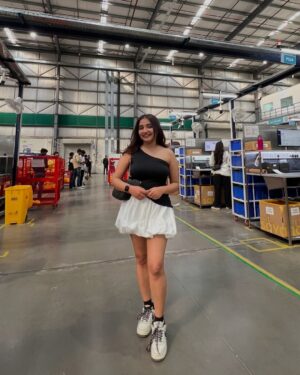 Kangan Khandelwal Instagram - Sun was hitting 🧡
Outfit from @savana 
#ootd #fashion