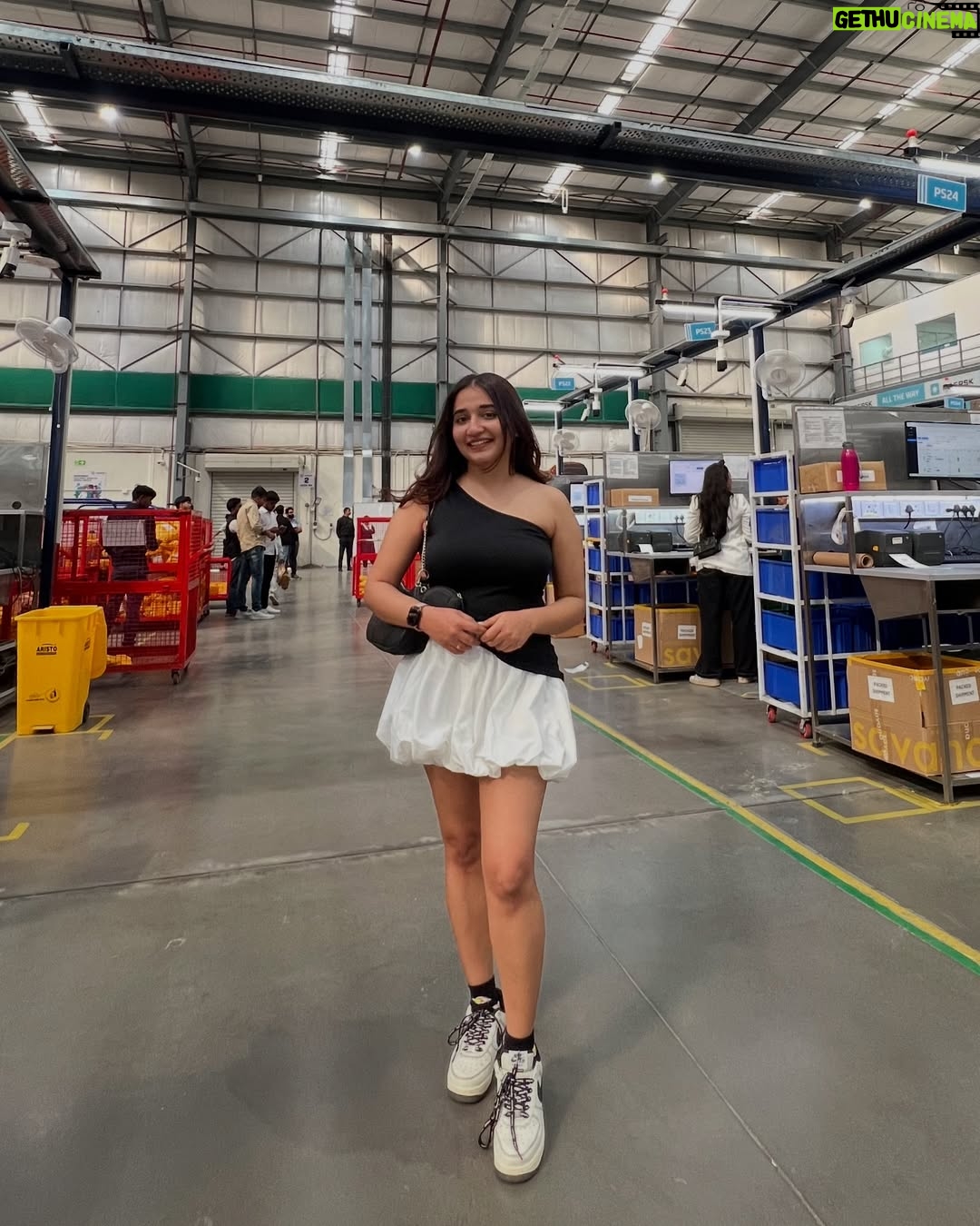 Kangan Khandelwal - 81.6K Likes - Sun was hitting 🧡
Outfit from @savana 
#ootd #fashion
