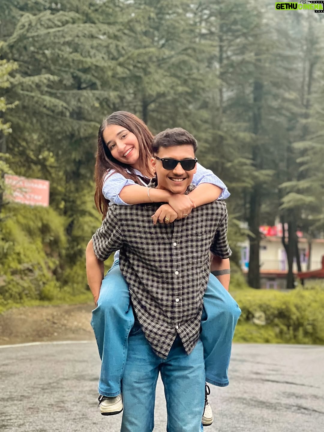 Kangan Khandelwal - 131.2K Likes - Carrying happiness on my back ♥️🌟