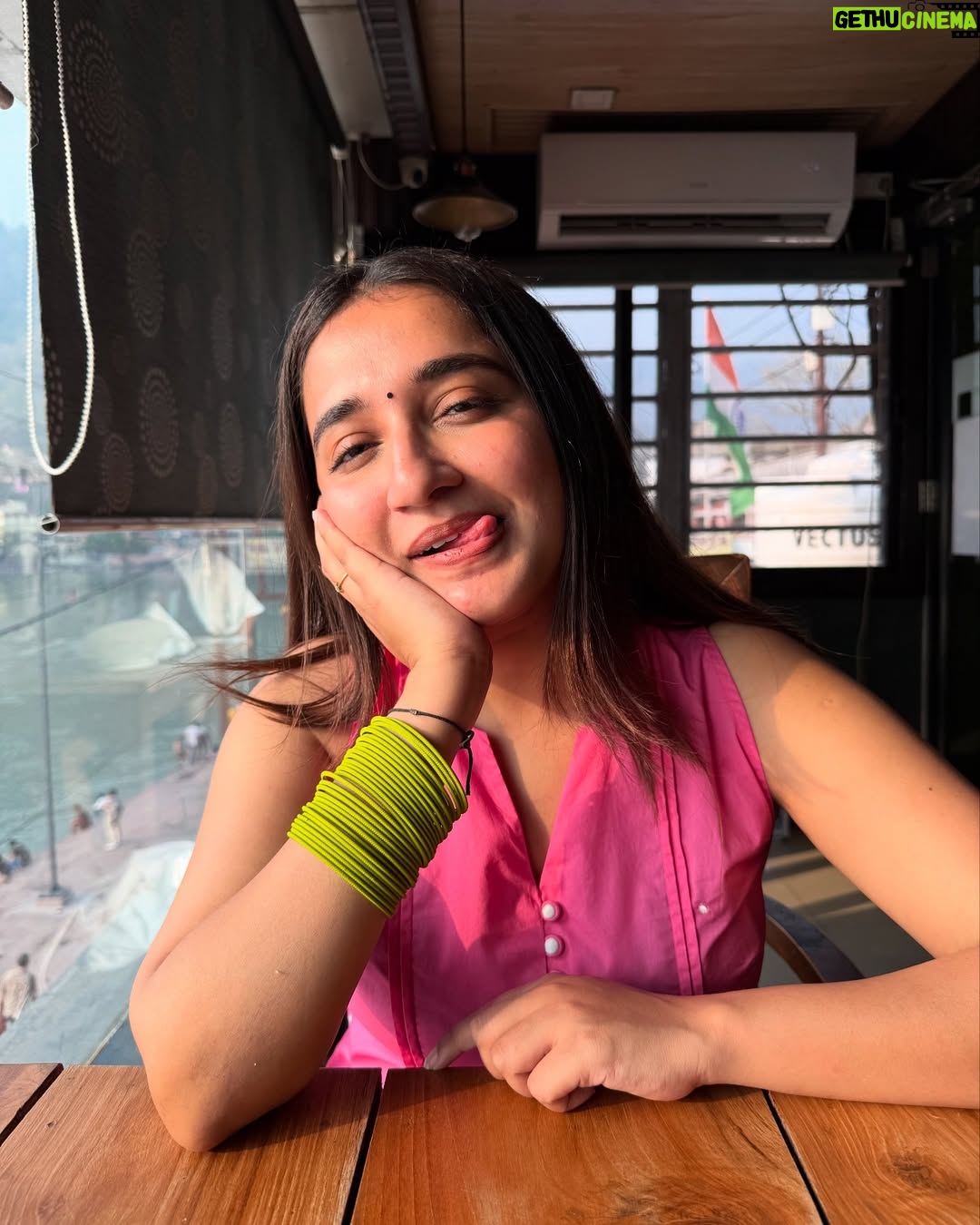 Kangan Khandelwal - 55.4K Likes - Obsessed with my Bangles🪞🪷🫶🏼
Outfit @kelin_official 
#lifeofk #rishikesh #ethnic #indianwear